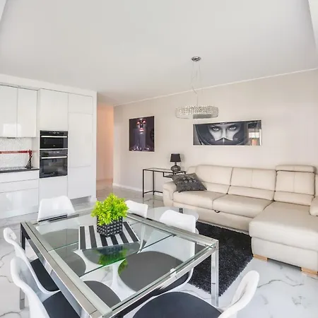 Luxury Long Island Apartment